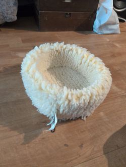 Round Sherpa Pet Bed