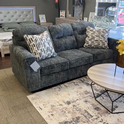 Lonoko sofa&loveseat Livingston Rom Set Bu Ashley 