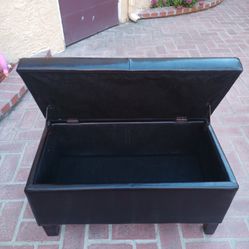 STORAGE BENCH & OTTOMAN 