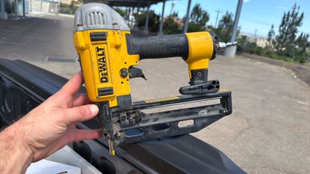 Dewalt 16 ga Finish Nailer