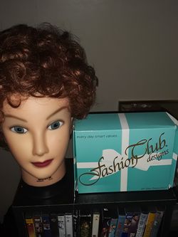 Nice Wig comes with the box