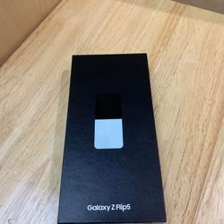 Samsung Galaxy Flip 5 Mint 256GB Factory Unlocked/ LIBERADO DE Compania Brand New In Box !!!