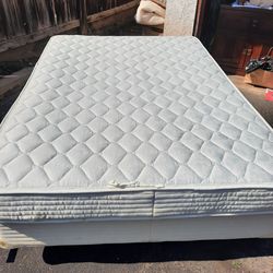 Complete Full Size bed set