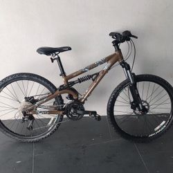 BICYCLE GIANT 27 SPEED EXCELLENT CONDITIONS 