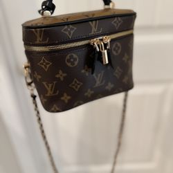 Vanity Chain Pouch 