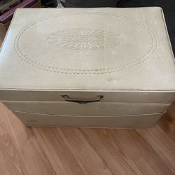 Awesome Vintage Storage Chest/Trunk - 24”x16”
