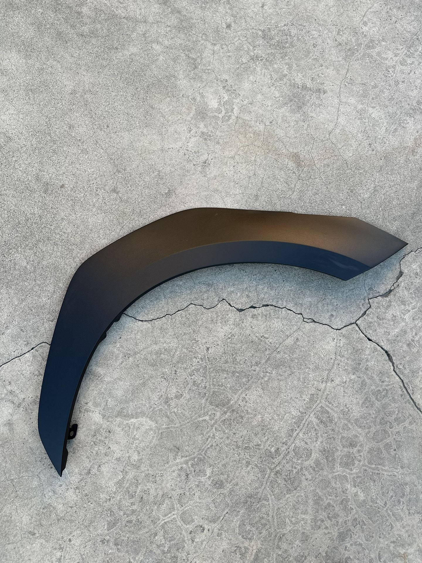 2023 - 2025 SUBARU SOLTERRA FRONT RIGHT SIDE FENDER WHEEL ARCH FLARE MOLDING OEM