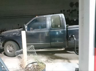 2000 Ford E-250