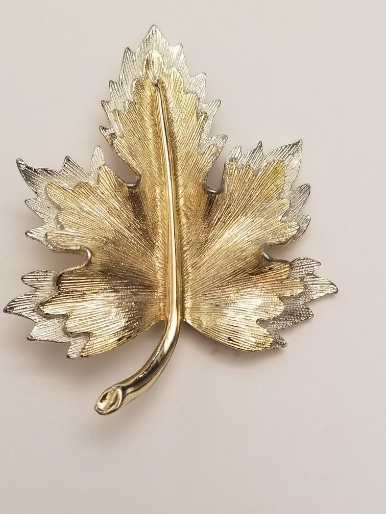 Vintage Sarah Coventry Gold & Silver Leaf Brooch