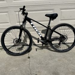 Bike 2019 Trek Marlin 5 27.5inch wheels 13.5 inch frame XS size