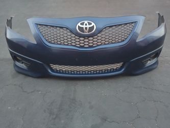 Toyota Camry Front Bumper (2010-2011) With All The Accessories Oem.