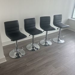 4 Bar Stools 