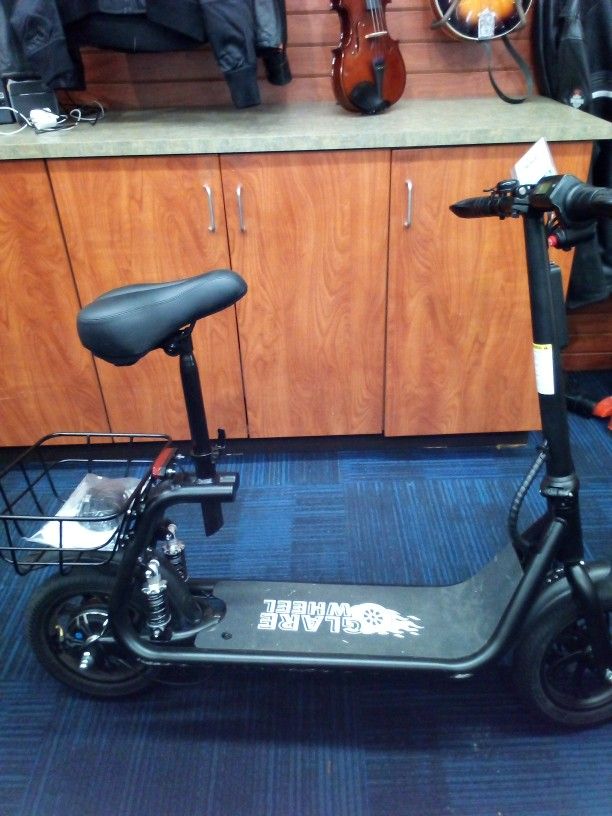 Glare Wheel Scooter