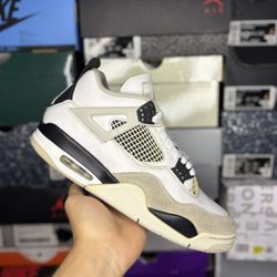 Size 9M - Jordan 4 “Military Black” 