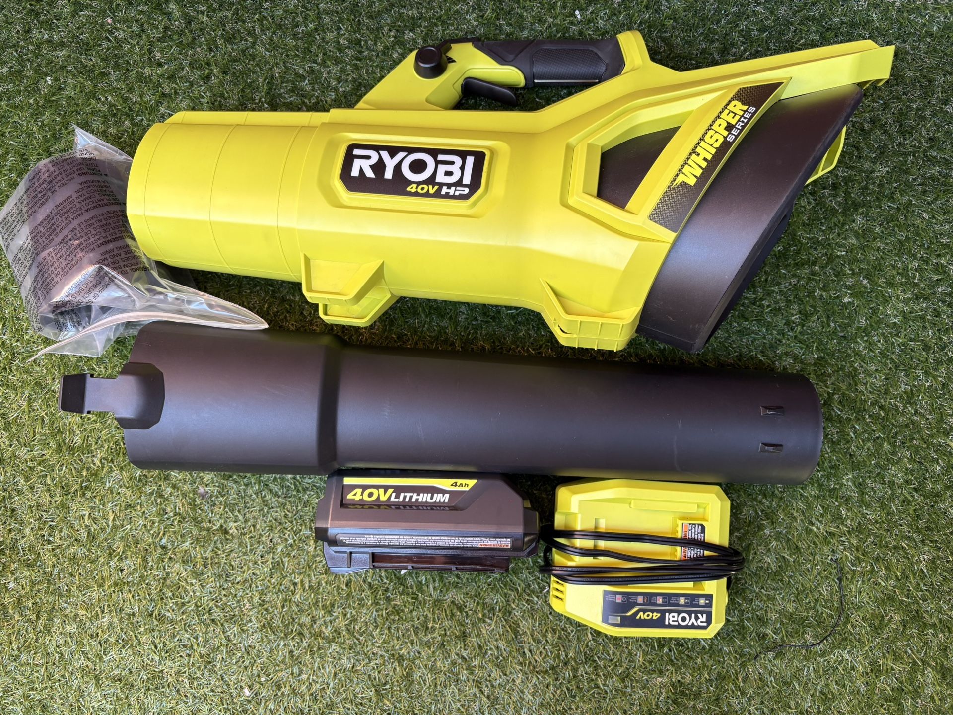 Ryobi 40V HP Brushless Whisper Series Leaf Blower with Battery and Charger / Sopladora Ryobi