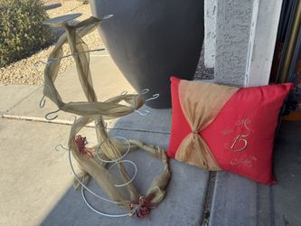 Quince Pillow And Cup Stand