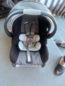 Good Condition Chico Keyfit Cat Seat With Base