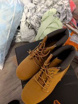 Men's Levi's boots no