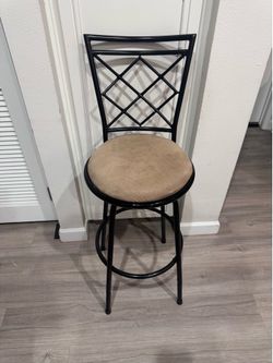 30” Swivel Bar Stool – Black Metal w/ Padded Seat
