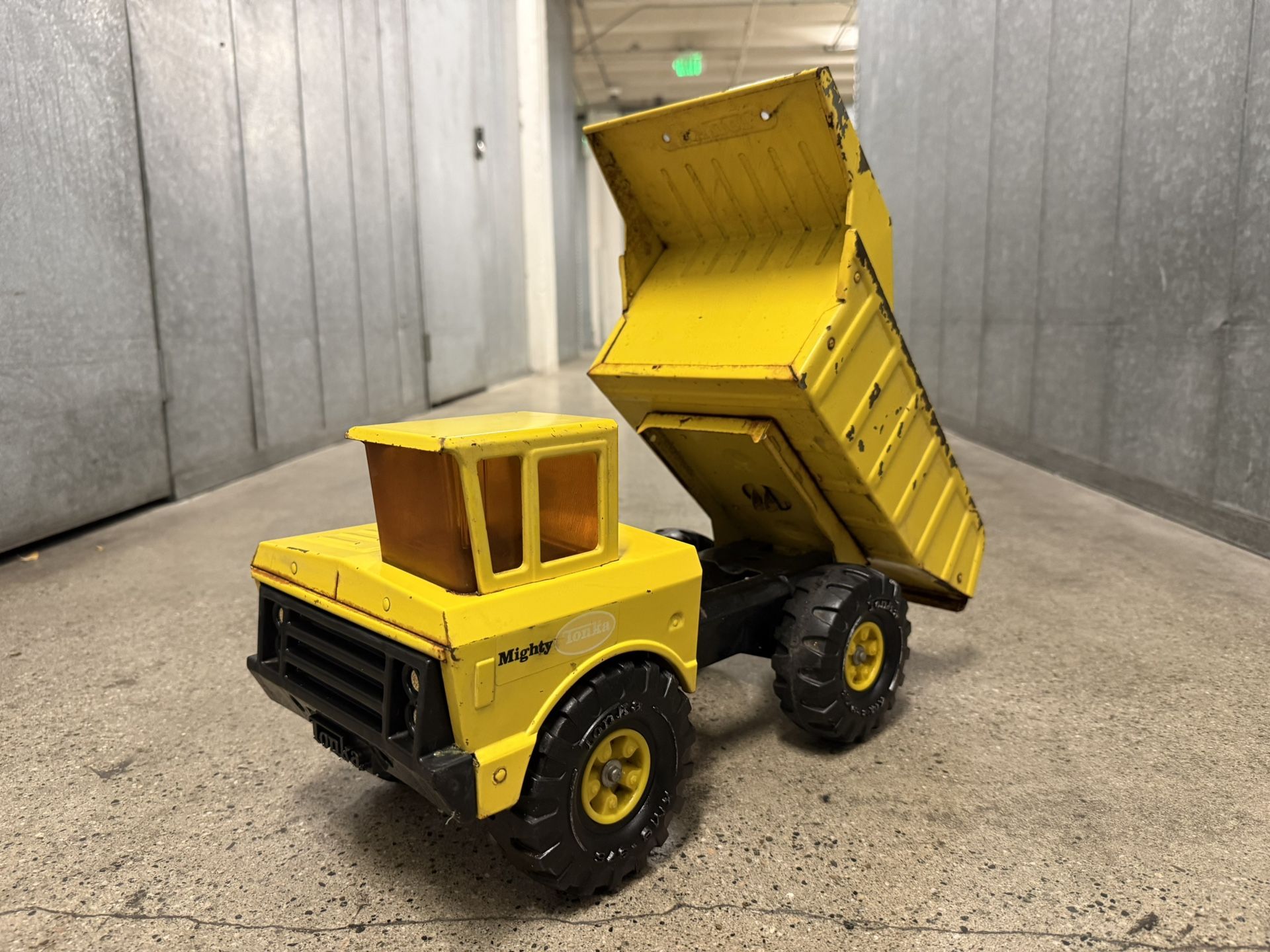 Mighty Tonka Dump Truck: Model 3900, XMB 975, Stamped Steel