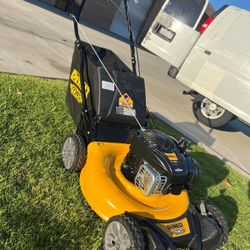 DEWALT GAS SELF-PROPELLED LANW MOWER NEW 