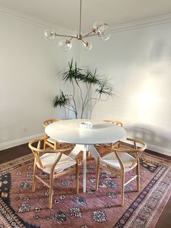 48” WHITE ROUND TABLE (read FULL description)