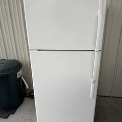 GE Refrigerator 