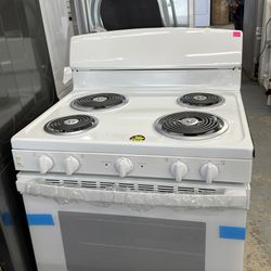 GE Electric stove 4 coils in color white