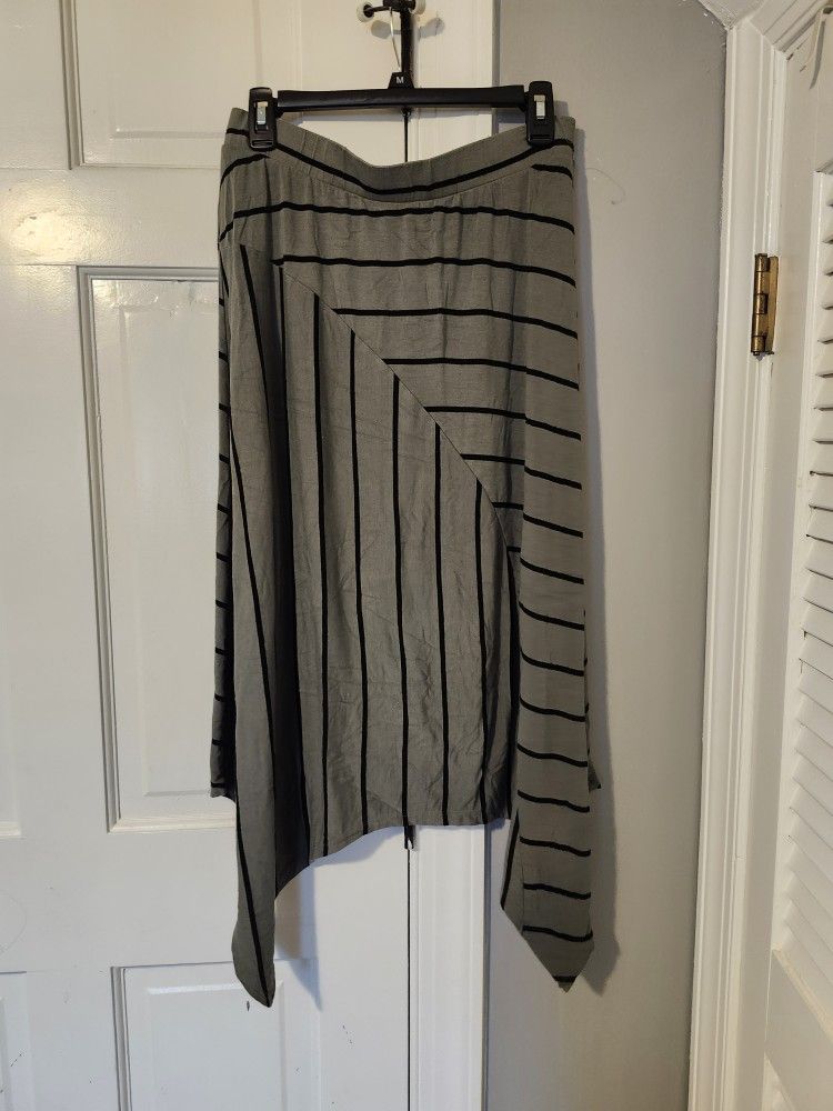 Ladies Skirt Lightweight And Great For Summer