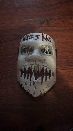 Kiss me Purge mask