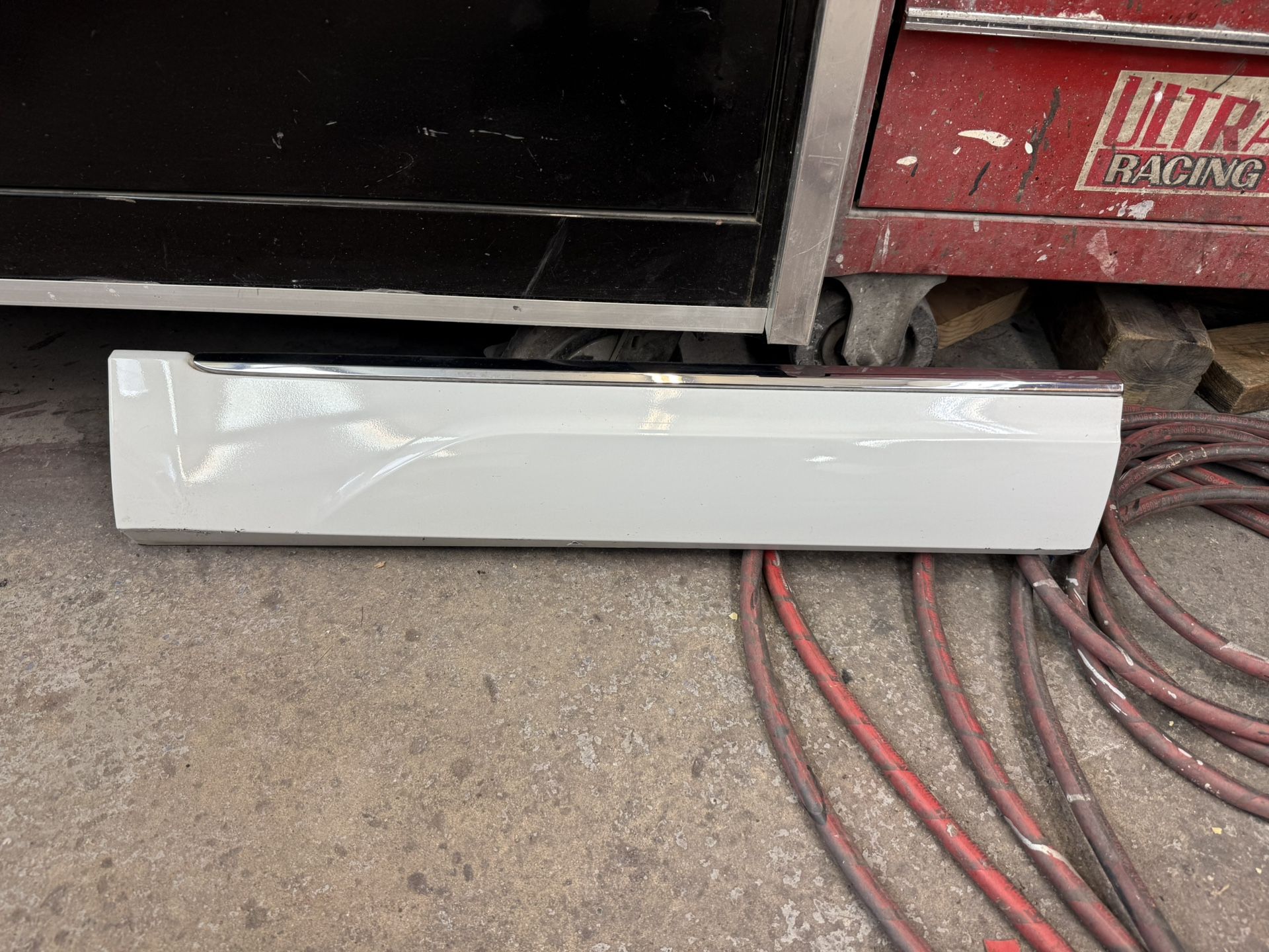 2017 Audi Q5 Right Rear Door Lower Molding