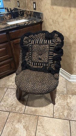 Chair with pillow included