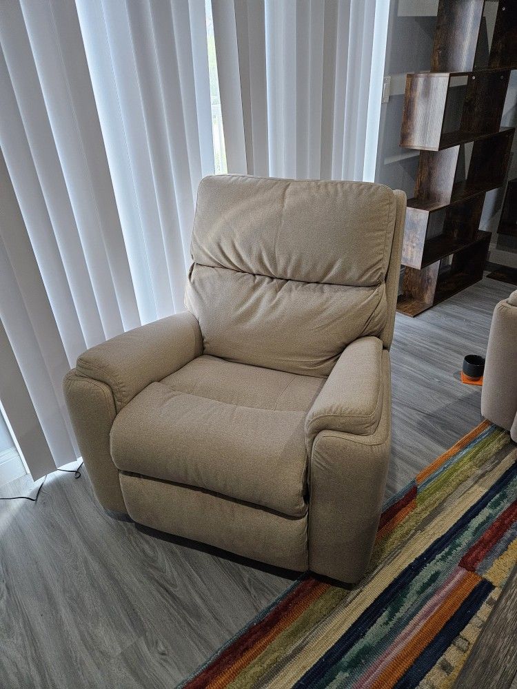 La-Z-Boy Electric Recliner w/Hand Button Switch