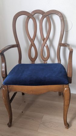Thomasville Furniture Connoisseur Collection Country French dining arm chair