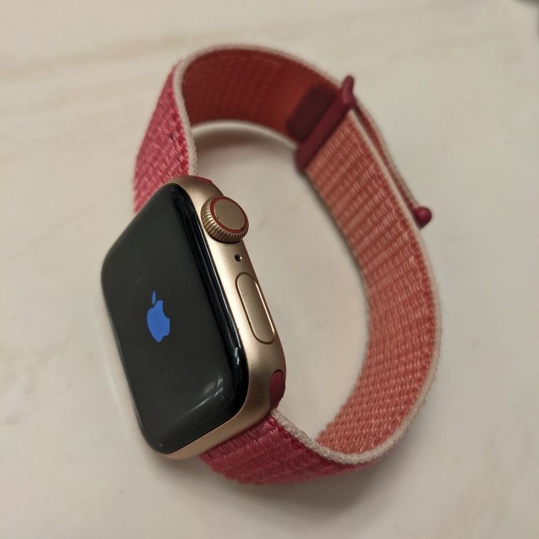 Apple Watch SE 40MM Rose Gold GPS only