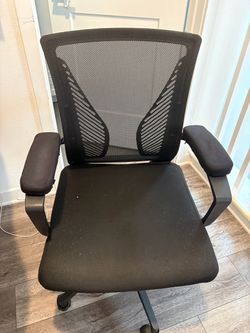 Black Mesh Office Chair with Armrests