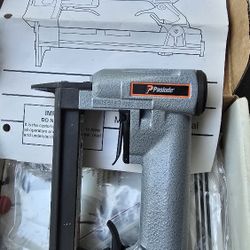Paslode 23 https://offerup.com/redirect/?o=Z2EucGlu nailer  new condition needs kit