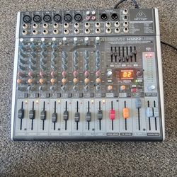 Dj,  Mixer behringer
