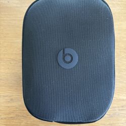 Beats Solo 4 Headphones Case & Charger