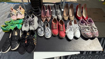 Assorted shoes