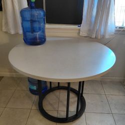 Round Dinner Table
