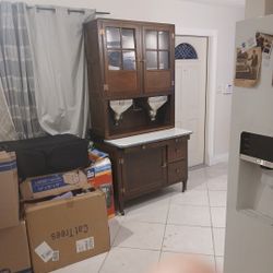 ANTIQUE HOOSIER CABINET 