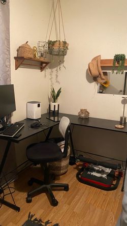 reduced! Just in Time For School L Shaped Desk/Chair