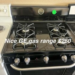Nice GE Gas Range 