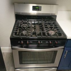 FRIGIDAIRE 5 BURNER STOVE 