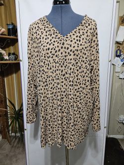 Size 1X V-neck Sweater 