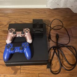 PlayStation 4 With 2 Controller