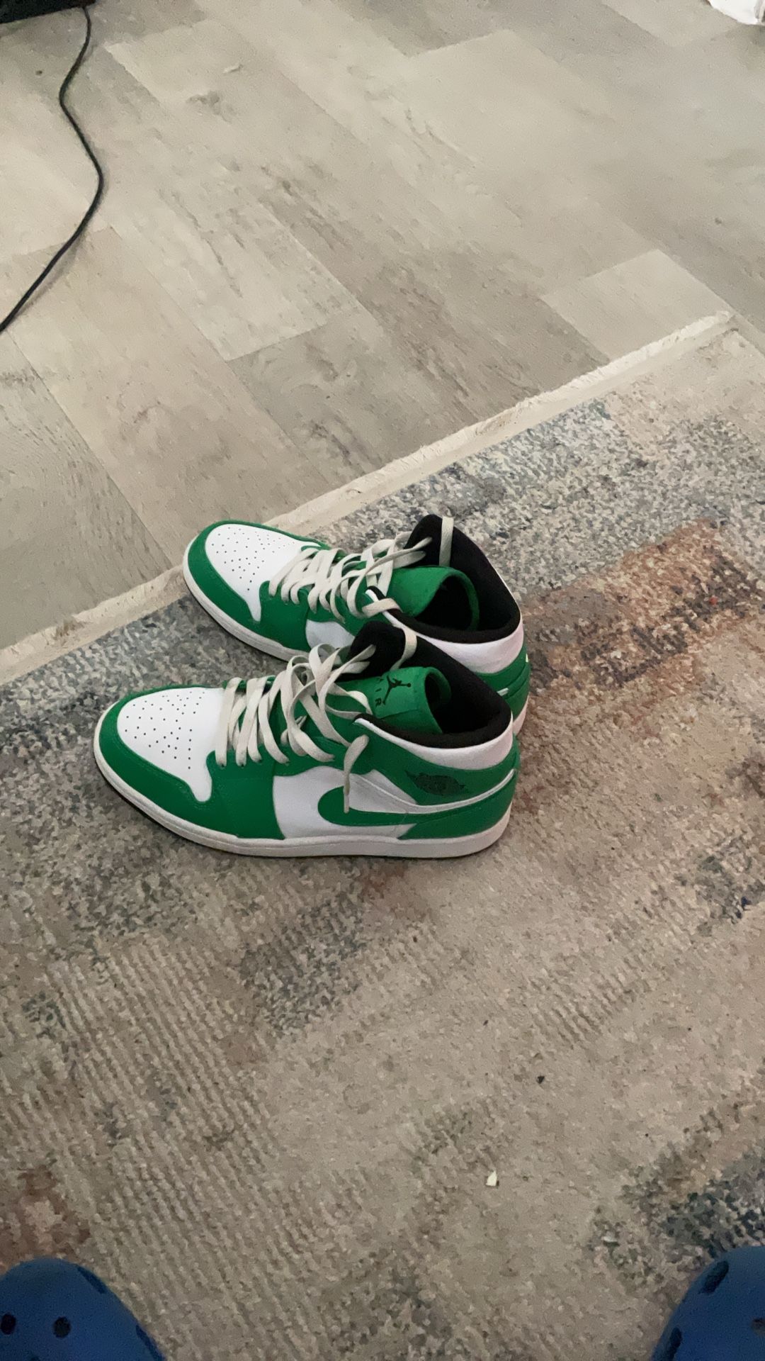 Jordan 1 Mid Lucky Green