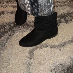 Girls Black Boots. $5