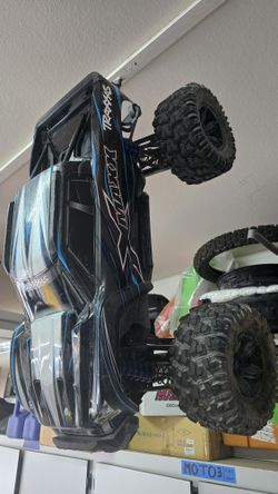 Traxxas XMAXX 8S 1/5 RC Monster Truck